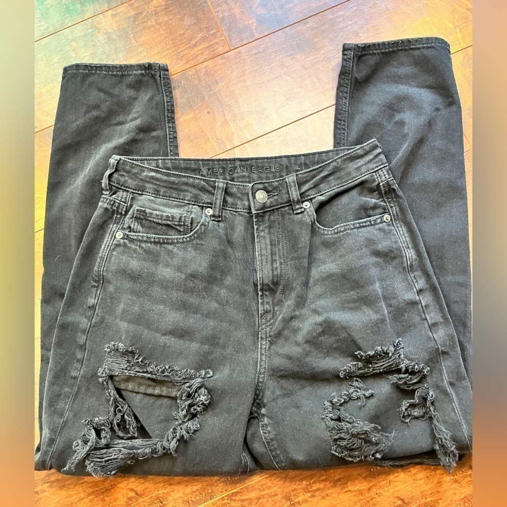 American Eagle Distressed Mom Jean Women’s Sz 6